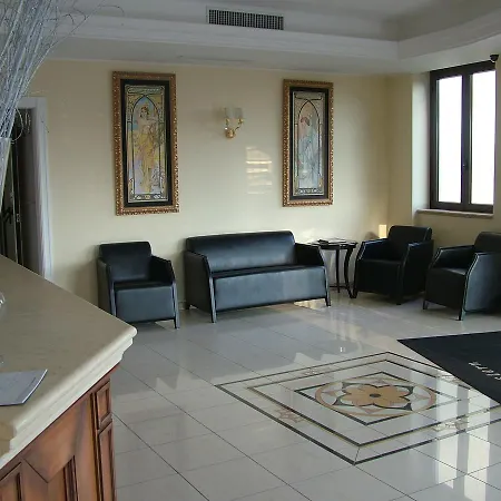 San Giorgio فندق كروتوني